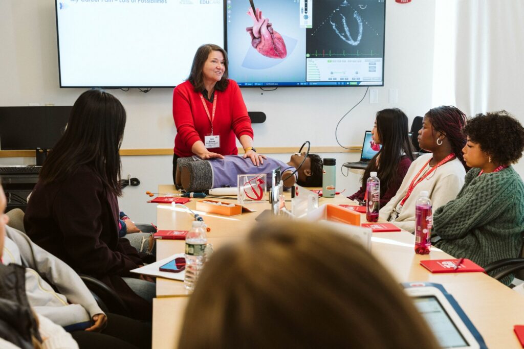 Jess Dubois of Boston Scientific Cardiology presents to students