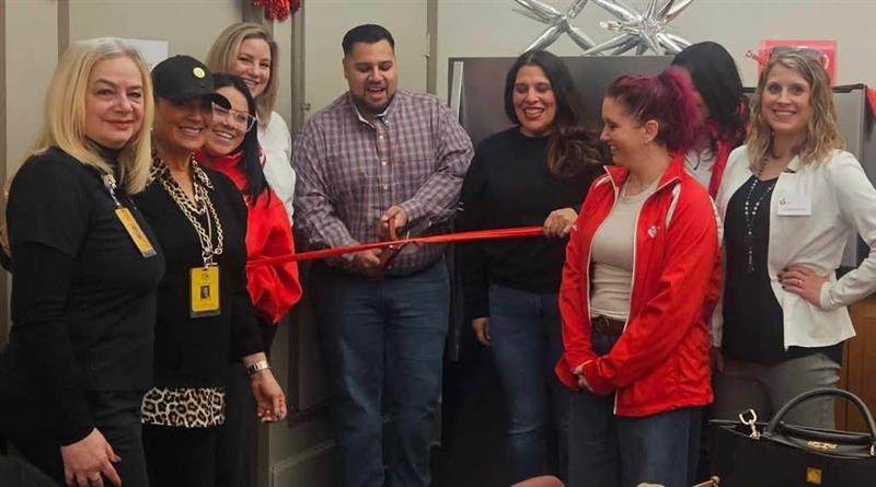 Ribbon cutting at Hispanic Center